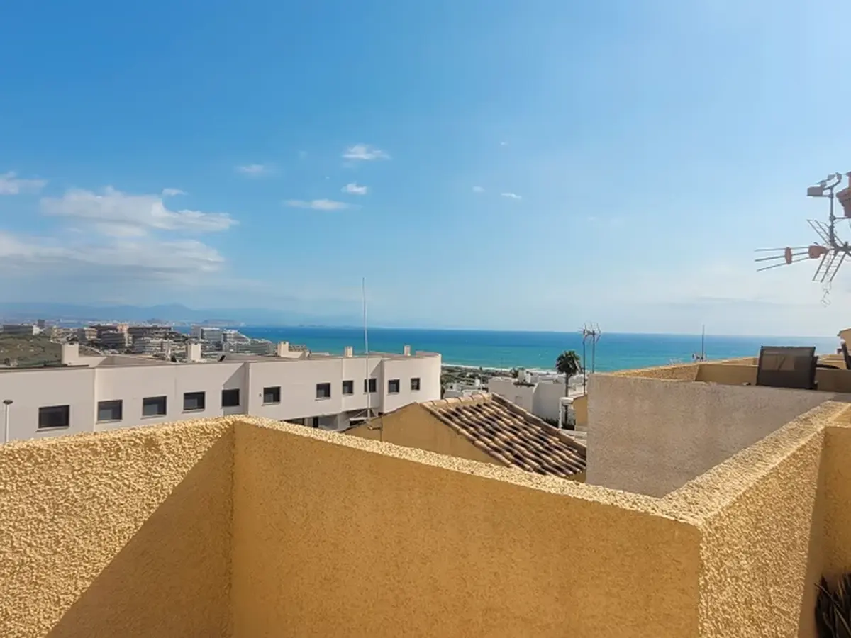 Дом или шале по адресу Calle Canarias, Monte y Mar, 114 м² — изображение 5