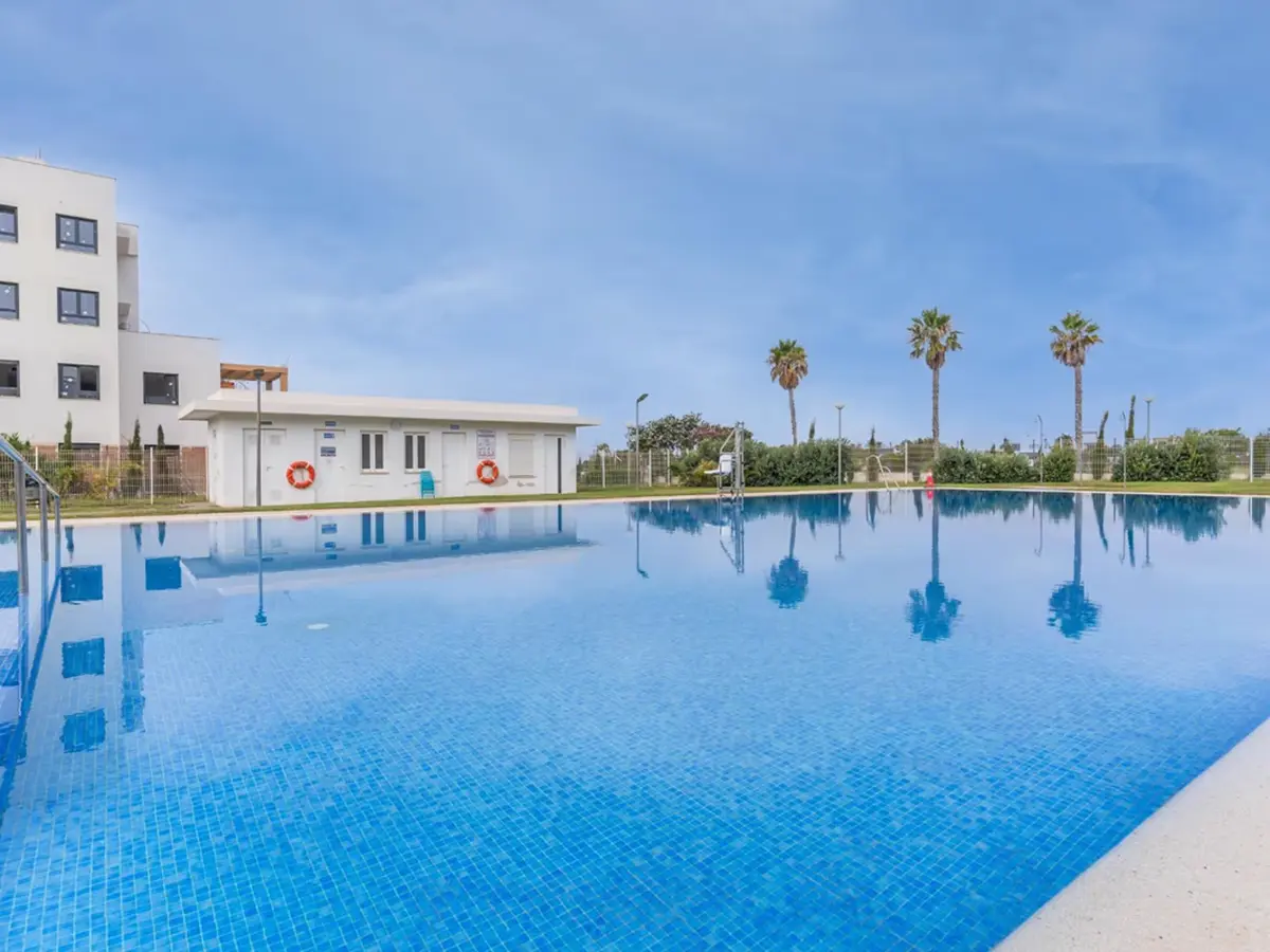 Планта баха по адресу Calle Juegos de Atenas, 34, El Toyo, 81 м²